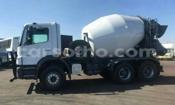 Sayi Na hannu Isuzu FTR 850 White Babbar mota in Maseru a Maseru Sayi Na hannu Isuzu FTR 850 White Babbar mota in Maseru a Maseru