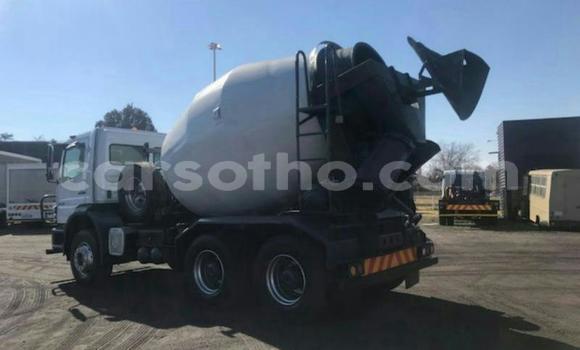 Sayi Na hannu Isuzu FTR 850 White Babbar mota in Maseru a Maseru Sayi Na hannu Isuzu FTR 850 White Babbar mota in Maseru a Maseru