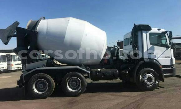 Sayi Na hannu Isuzu FTR 850 White Babbar mota in Maseru a Maseru Sayi Na hannu Isuzu FTR 850 White Babbar mota in Maseru a Maseru