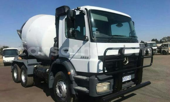 Sayi Na hannu Isuzu FTR 850 White Babbar mota in Maseru a Maseru Sayi Na hannu Isuzu FTR 850 White Babbar mota in Maseru a Maseru