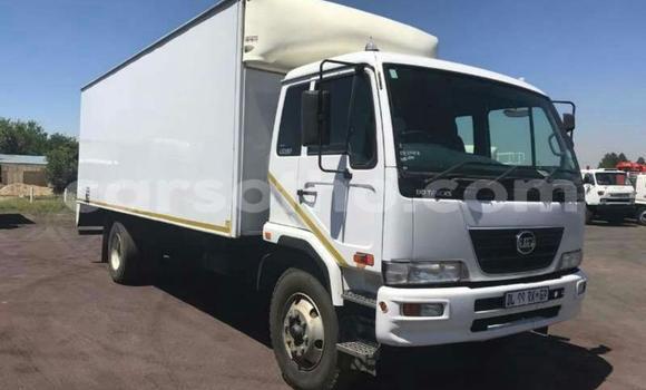 Sayi Na hannu Nissan UD White Babbar mota in Maseru a Maseru