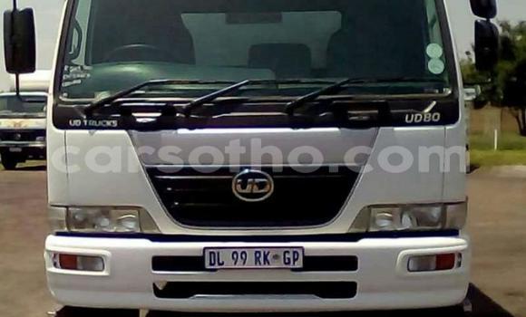 Sayi Na hannu Nissan UD White Babbar mota in Maseru a Maseru Sayi Na hannu Nissan UD White Babbar mota in Maseru a Maseru