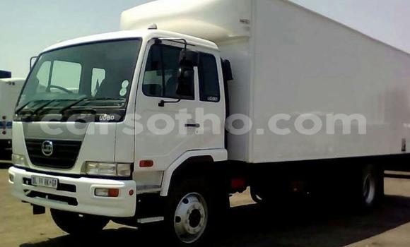 Sayi Na hannu Nissan UD White Babbar mota in Maseru a Maseru Sayi Na hannu Nissan UD White Babbar mota in Maseru a Maseru