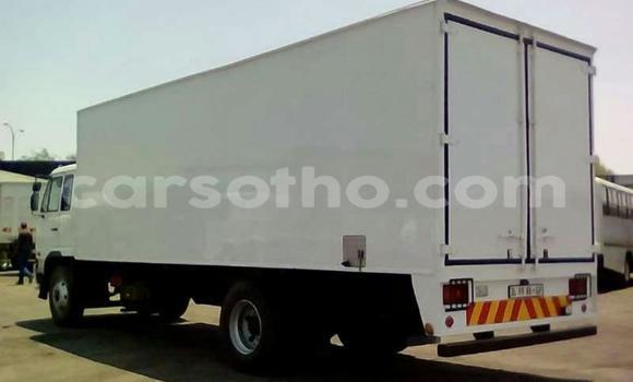 Sayi Na hannu Nissan UD White Babbar mota in Maseru a Maseru Sayi Na hannu Nissan UD White Babbar mota in Maseru a Maseru