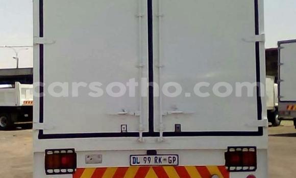 Sayi Na hannu Nissan UD White Babbar mota in Maseru a Maseru Sayi Na hannu Nissan UD White Babbar mota in Maseru a Maseru