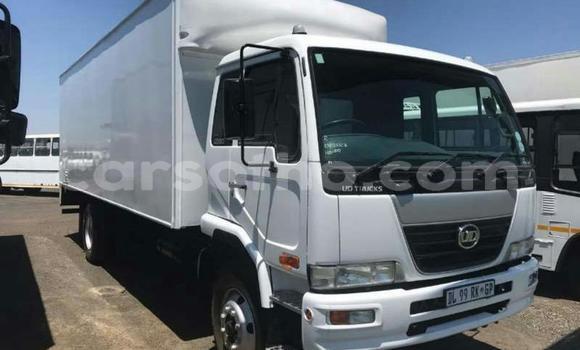 Sayi Na hannu Nissan UD White Babbar mota in Maseru a Maseru Sayi Na hannu Nissan UD White Babbar mota in Maseru a Maseru