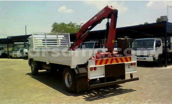 Sayi Na hannu Hino 300 Series White Babbar mota in Maseru a Maseru Sayi Na hannu Hino 300 Series White Babbar mota in Maseru a Maseru