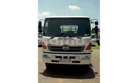 Sayi Na hannu Hino 300 Series White Babbar mota in Maseru a Maseru Sayi Na hannu Hino 300 Series White Babbar mota in Maseru a Maseru