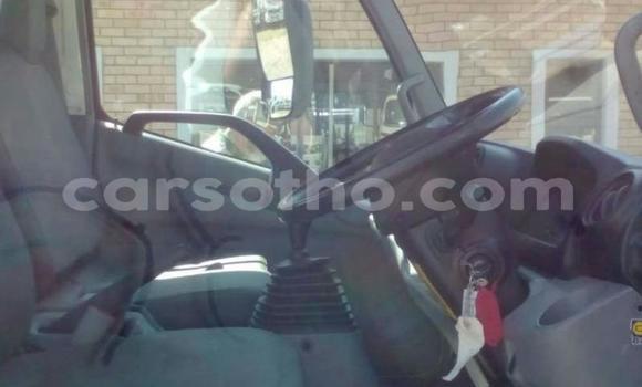 Sayi Na hannu Hino 300 Series White Babbar mota in Maseru a Maseru Sayi Na hannu Hino 300 Series White Babbar mota in Maseru a Maseru