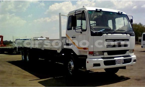 Sayi Na hannu Nissan UD White Babbar mota in Maseru a Maseru