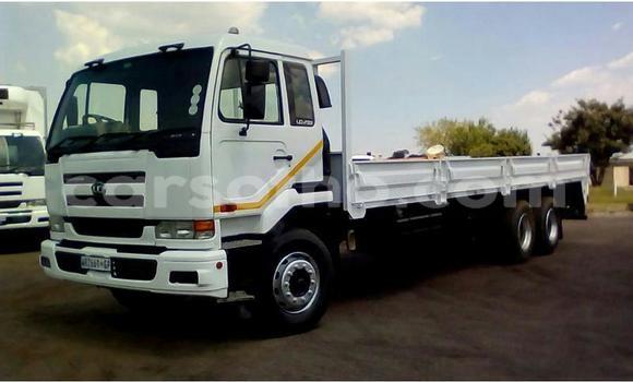 Sayi Na hannu Nissan UD White Babbar mota in Maseru a Maseru Sayi Na hannu Nissan UD White Babbar mota in Maseru a Maseru