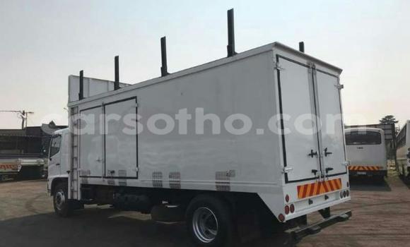 Sayi Na hannu Hino 300 Series White Babbar mota in Maseru a Maseru Sayi Na hannu Hino 300 Series White Babbar mota in Maseru a Maseru