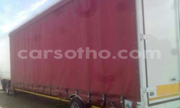 Sayi Na hannu Hino 300 Series White Babbar mota in Maseru a Maseru Sayi Na hannu Hino 300 Series White Babbar mota in Maseru a Maseru