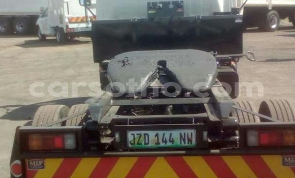 Sayi Na hannu Hino 300 Series White Babbar mota in Maseru a Maseru Sayi Na hannu Hino 300 Series White Babbar mota in Maseru a Maseru