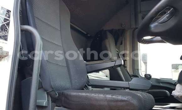 Sayi Na hannu Mercedes‒Benz Truck White Babbar mota in Maseru a Maseru Sayi Na hannu Mercedes‒Benz Truck White Babbar mota in Maseru a Maseru