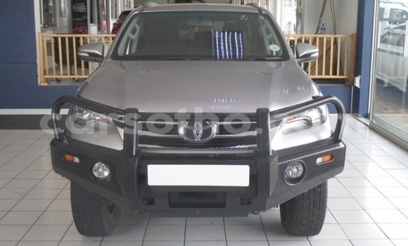 Sayi Na hannu Toyota Fortuner Silver Mota in Butha–Buthe a Thaba-Tseka Sayi Na hannu Toyota Fortuner Silver Mota in Butha–Buthe a Thaba-Tseka