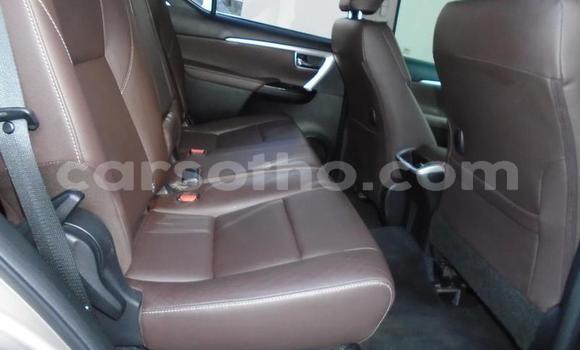 Sayi Na hannu Toyota Fortuner Silver Mota in Butha–Buthe a Thaba-Tseka Sayi Na hannu Toyota Fortuner Silver Mota in Butha–Buthe a Thaba-Tseka