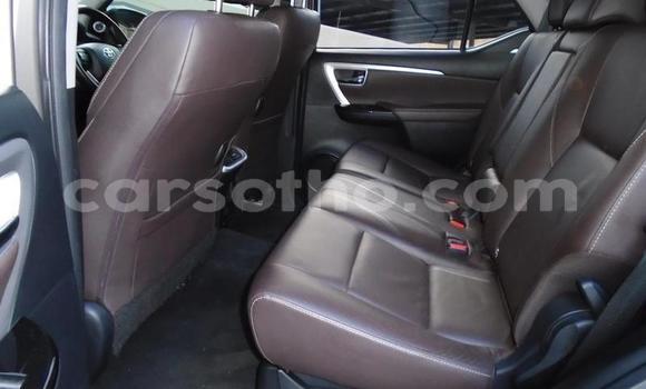 Sayi Na hannu Toyota Fortuner Silver Mota in Butha–Buthe a Thaba-Tseka Sayi Na hannu Toyota Fortuner Silver Mota in Butha–Buthe a Thaba-Tseka