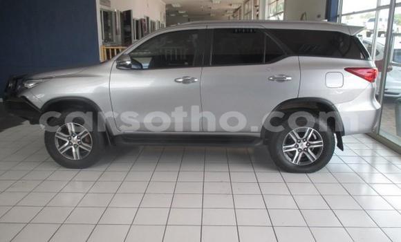 Sayi Na hannu Toyota Fortuner Silver Mota in Butha–Buthe a Thaba-Tseka Sayi Na hannu Toyota Fortuner Silver Mota in Butha–Buthe a Thaba-Tseka