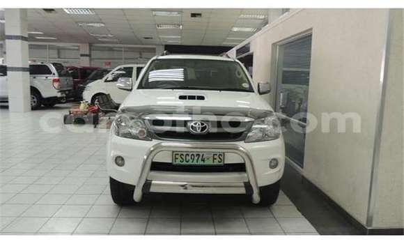 Acheter Occasion Voiture Toyota Fortuner Blanc à Maseru, Maseru Acheter Occasion Voiture Toyota Fortuner Blanc à Maseru, Maseru