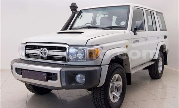 Sayi Na hannu Toyota Land Cruiser White Mota in Maseru a Maseru Sayi Na hannu Toyota Land Cruiser White Mota in Maseru a Maseru
