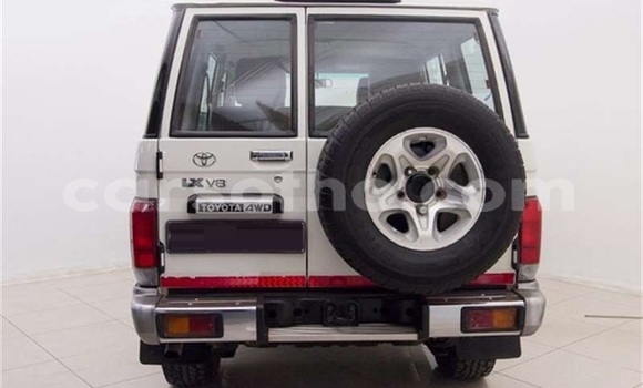 Sayi Na hannu Toyota Land Cruiser White Mota in Maseru a Maseru Sayi Na hannu Toyota Land Cruiser White Mota in Maseru a Maseru