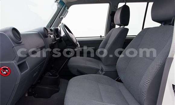 Sayi Na hannu Toyota Land Cruiser White Mota in Maseru a Maseru Sayi Na hannu Toyota Land Cruiser White Mota in Maseru a Maseru