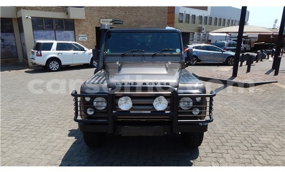 اشتري مستعمل Land Rover Defender Brown سيارة في Maseru في Maseru اشتري مستعمل Land Rover Defender Brown سيارة في Maseru في Maseru