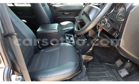 اشتري مستعمل Land Rover Defender Brown سيارة في Maseru في Maseru اشتري مستعمل Land Rover Defender Brown سيارة في Maseru في Maseru