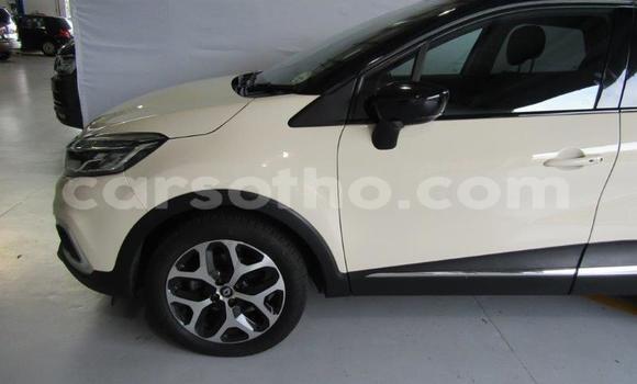 Buy Used Renault Captur Silver Car in Maputsoa in Leribe Buy Used Renault Captur Silver Car in Maputsoa in Leribe