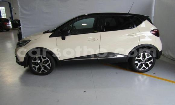 Buy Used Renault Captur Silver Car in Maputsoa in Leribe Buy Used Renault Captur Silver Car in Maputsoa in Leribe