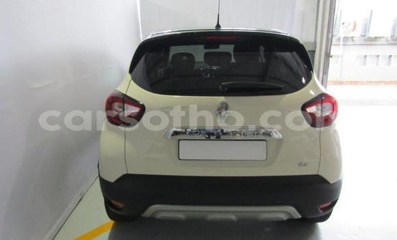 Buy Used Renault Captur Silver Car in Maputsoa in Leribe Buy Used Renault Captur Silver Car in Maputsoa in Leribe