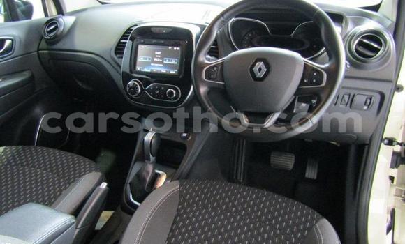 Buy Used Renault Captur Silver Car in Maputsoa in Leribe Buy Used Renault Captur Silver Car in Maputsoa in Leribe