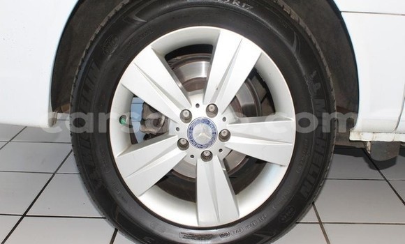 Sayi Na hannu Mercedes-Benz Viano White Mota in Maseru a Maseru Sayi Na hannu Mercedes-Benz Viano White Mota in Maseru a Maseru