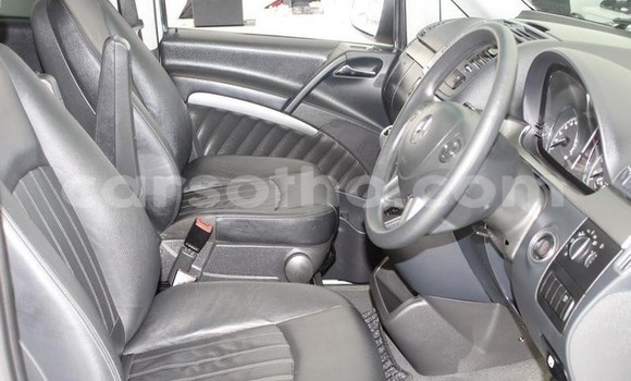 Sayi Na hannu Mercedes-Benz Viano White Mota in Maseru a Maseru Sayi Na hannu Mercedes-Benz Viano White Mota in Maseru a Maseru