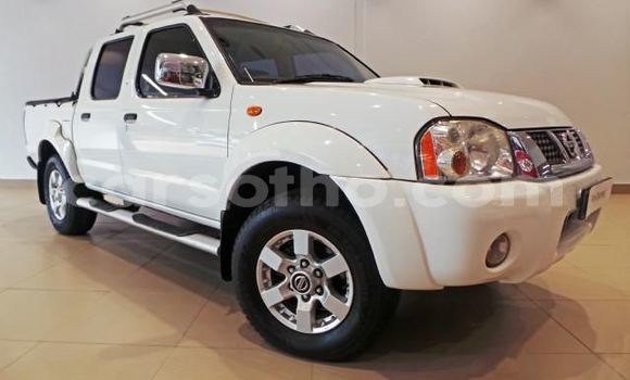 Sayi Na hannu Nissan NP 300 White Mota in Maseru a Maseru Sayi Na hannu Nissan NP 300 White Mota in Maseru a Maseru