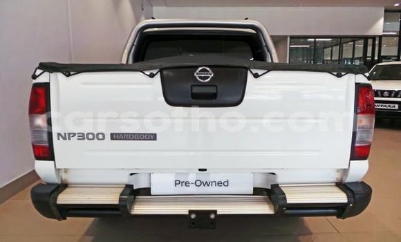 Sayi Na hannu Nissan NP 300 White Mota in Maseru a Maseru Sayi Na hannu Nissan NP 300 White Mota in Maseru a Maseru