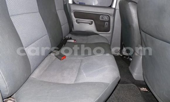 Sayi Na hannu Nissan NP 300 White Mota in Maseru a Maseru Sayi Na hannu Nissan NP 300 White Mota in Maseru a Maseru