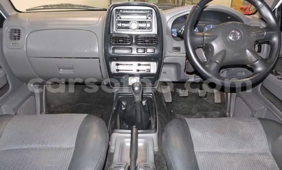 Sayi Na hannu Nissan NP 300 White Mota in Maseru a Maseru Sayi Na hannu Nissan NP 300 White Mota in Maseru a Maseru