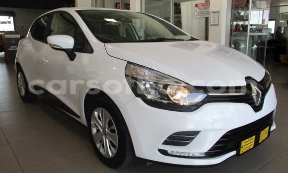 Sayi Na hannu Renault Clio White Mota in Maseru a Maseru Sayi Na hannu Renault Clio White Mota in Maseru a Maseru