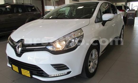 Sayi Na hannu Renault Clio White Mota in Maseru a Maseru Sayi Na hannu Renault Clio White Mota in Maseru a Maseru