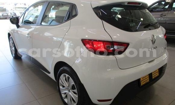 Sayi Na hannu Renault Clio White Mota in Maseru a Maseru Sayi Na hannu Renault Clio White Mota in Maseru a Maseru
