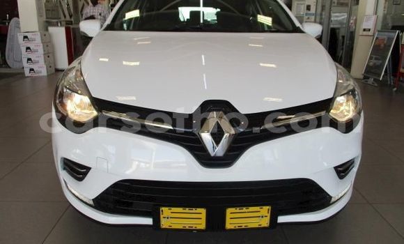 Sayi Na hannu Renault Clio White Mota in Maseru a Maseru Sayi Na hannu Renault Clio White Mota in Maseru a Maseru