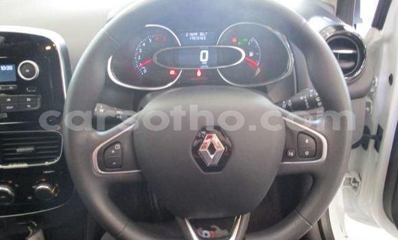 Sayi Na hannu Renault Clio White Mota in Maseru a Maseru Sayi Na hannu Renault Clio White Mota in Maseru a Maseru