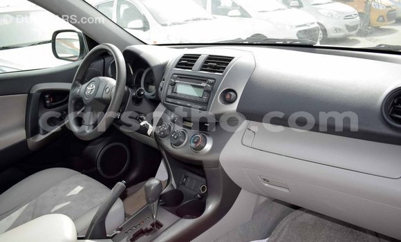 Acheter Import Utilitaire Toyota HiAce Blanc à Import - Dubai, Maseru Acheter Import Utilitaire Toyota HiAce Blanc à Import - Dubai, Maseru