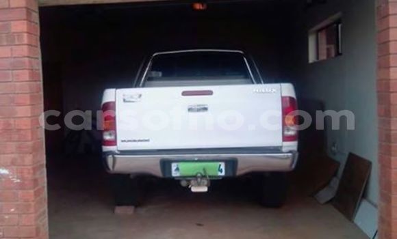 Buy Used Toyota Hilux White Car in Maseru in Maseru Buy Used Toyota Hilux White Car in Maseru in Maseru