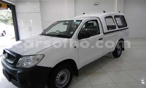 اشتري مستعمل Toyota Hilux White سيارة في Butha Buthe في Butha-Buthe اشتري مستعمل Toyota Hilux White سيارة في Butha Buthe في Butha-Buthe