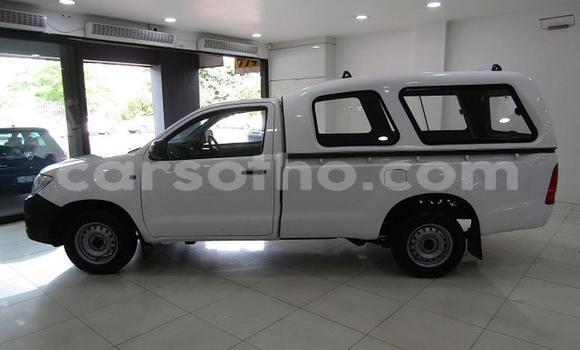 اشتري مستعمل Toyota Hilux White سيارة في Butha Buthe في Butha-Buthe اشتري مستعمل Toyota Hilux White سيارة في Butha Buthe في Butha-Buthe