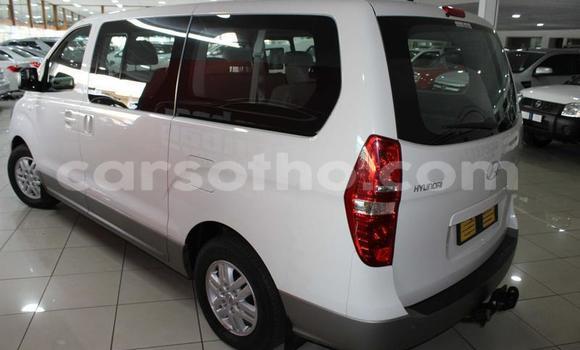 Sayi Na hannu Hyundai H1 White Mota in Butha Buthe a Butha-Buthe Sayi Na hannu Hyundai H1 White Mota in Butha Buthe a Butha-Buthe