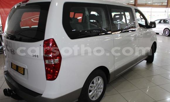 Sayi Na hannu Hyundai H1 White Mota in Butha Buthe a Butha-Buthe Sayi Na hannu Hyundai H1 White Mota in Butha Buthe a Butha-Buthe